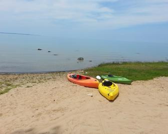 Family Friendly Custom Log Lake home, Kayaks, Paddle Boards, Booking Fall 2023 - Ellsworth - Playa