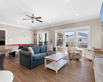 'Marina Jack' 5 Bedroom 5 Bath with a Pool! - Supply - Sala de estar