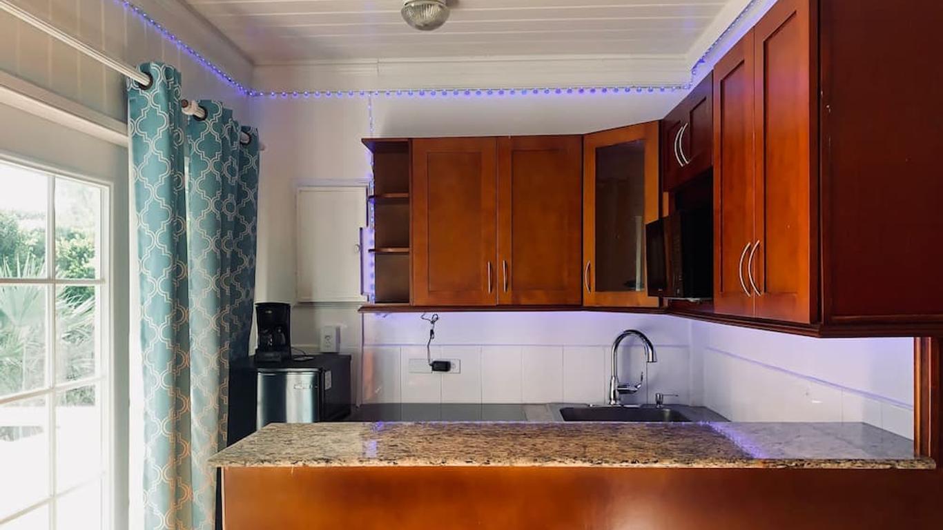 Coral Harbour Beach House And Villas