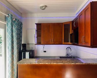 كورال هاربور بيتش هاوس آند فيلاز - ناساو - مطبخ