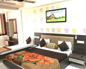 Hotel Atithi - Mahesāna - Bedroom