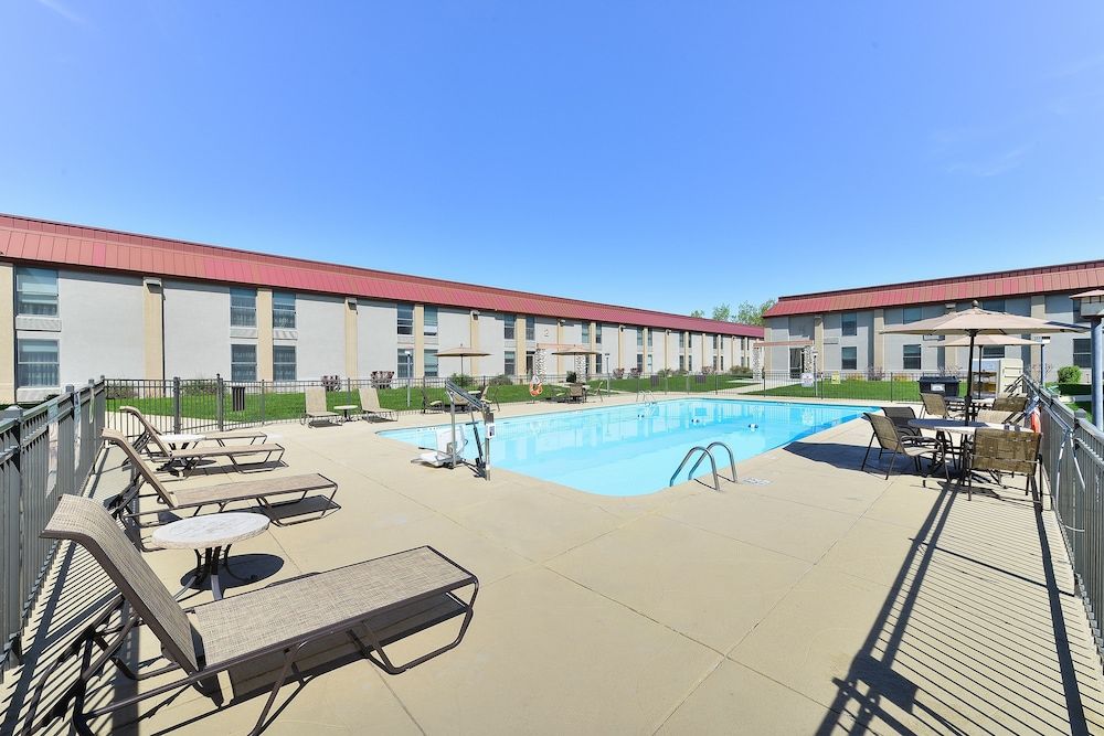 Buffalo Bill Village Cabins - קודי - בריכה