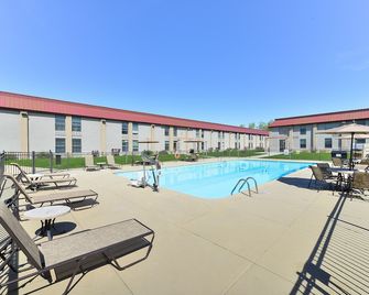 Buffalo Bill Village Cabins - קודי - בריכה