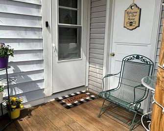 'Simple Stay' Conveniently located to everything! - Youngstown