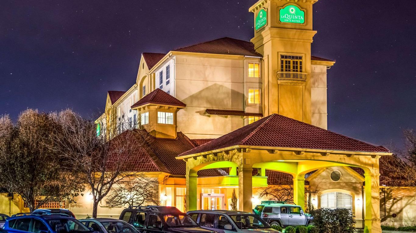 La Quinta Inn & Suites by Wyndham Colorado Springs Airport South