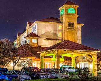 La Quinta Inn & Suites by Wyndham Colorado Springs Airport South - קולרדו ספרינגס - בניין