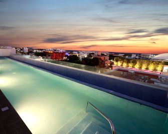 Holiday Inn Express & Suites Playa Del Carmen By IHG - Playa del Carmen - Pool