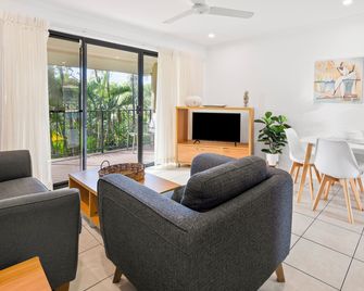 Arlia Sands Apartments - Hervey Bay - Living room