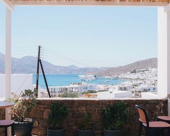 Afroessa Milos - Adamantas - Balkón