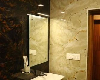Raj Hussain Land Mark Hotel - Mayiladuthurai