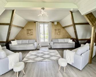 Domaine de Lalie 20pers piscine tennis, 8min mer - Granville - Living room