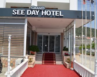 Grand See Day Hotel - Çamlibel - Edifício