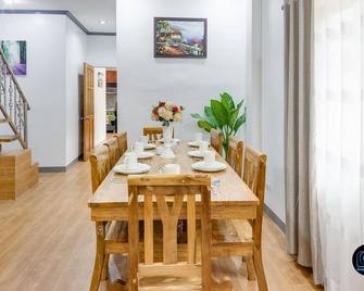 A 5-minute walk fromseashore perfect for scuba diving and any water activity. - Loon