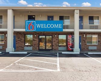 Motel 6 Youngstown Oh - Youngstown - Gebäude