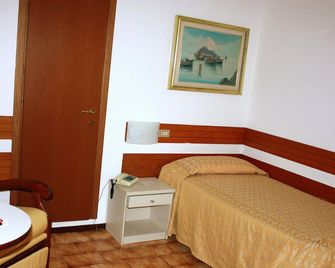 Piccolo Hotel - Milán - Habitación