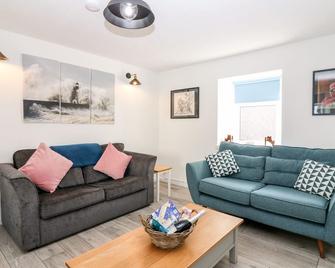 Seaspray Cottage - Buckie - Living room