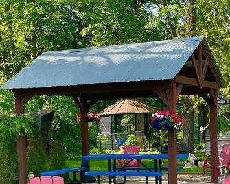 Enjoy the beautiful views of the Muskegon River near Hardy Dam/The Dragon Trail - Newaygo - Patio