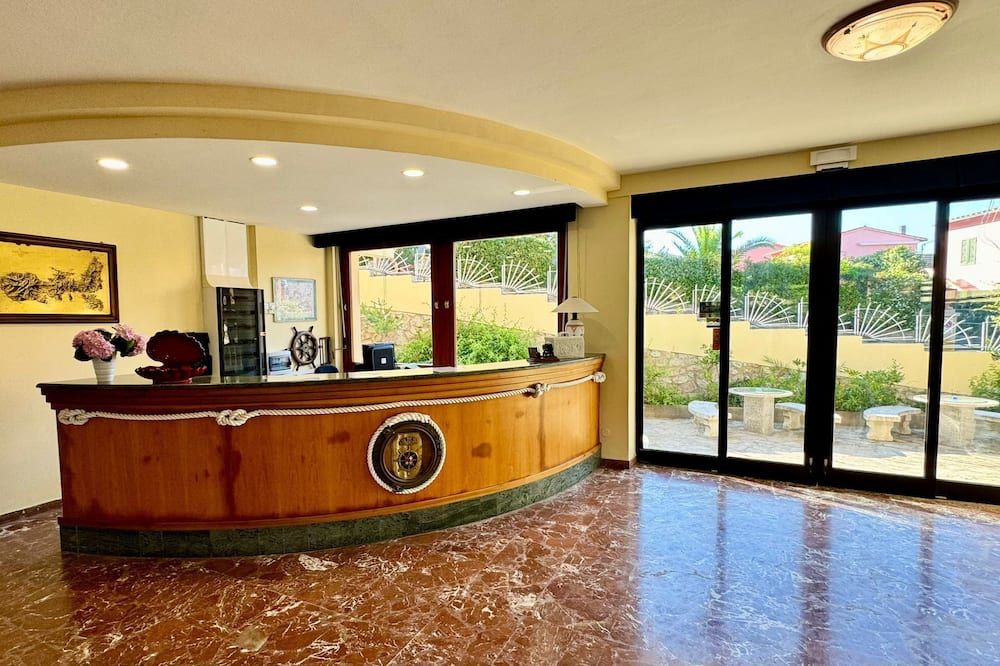 Hotel Fontalleccio - Procchio - Рецепція