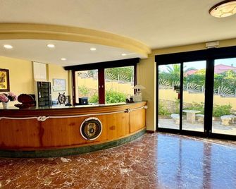 Hotel Fontalleccio - Procchio - Rezeption