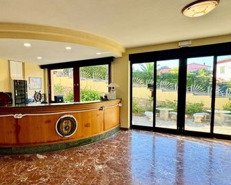Hotel Fontalleccio - Procchio - Рецепція