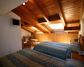 Hotel Can Mestre - El Pont de Suert - Спальня