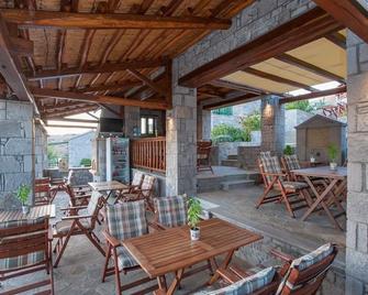 Lithoessa - Kaspakas - Patio