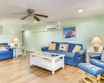 Atlantic Beach Studio with Community Pool! - Atlantic Beach - Wohnzimmer