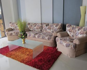 Dolyn Suites - General Santos - Obývací pokoj