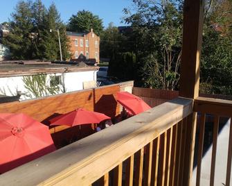 1200 SqFt Condo Above Abolitionist Ale Works Charles Town w/ Laundry & Deck #201 - Charles Town - Balcony