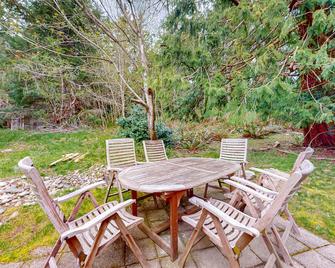 Haven's Way Cottage - Clinton - Patio