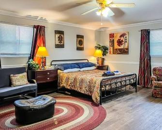 The Gleaming Gemstone on Gilmore - Madison - Bedroom