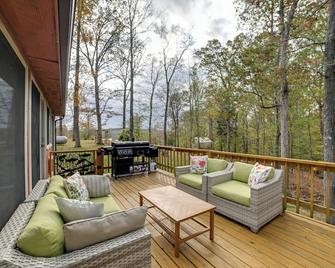 Cadiz Vacation Home with Deck Walk to Lake Barkley - Cadiz - Balcón