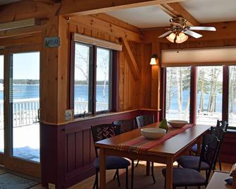 Waterfront 4-BR home. Sunrise and amazing views of Acadia. Book 2026 now! - Trenton - Jídelna