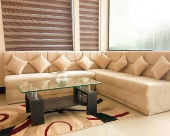 Hotel One Dg Khan - Dera Ghazi Khan - Living room