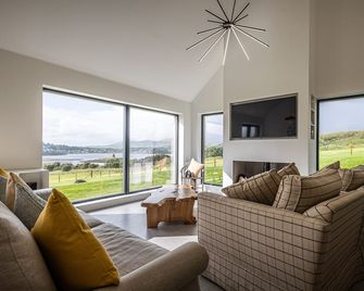 stoirm - a tranquil rural hideaway - Portree - Living room