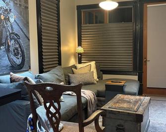 Beautiful, cozy cottage. Great location. Close to sport venues and restaurants! - Detroit