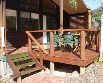 Boat Harbour Stays - Urangan - Patio