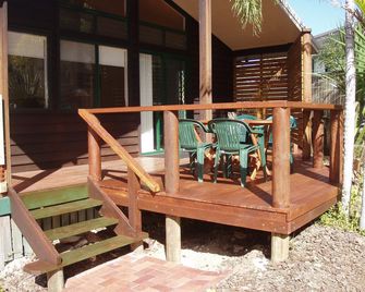 Boat Harbour Apartments - Urangan - Patio