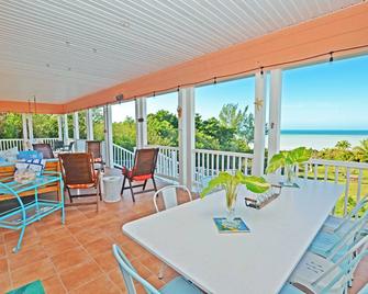 White Sand Beach just steps away! Fabulous Oceanview Porch! - Spanish Wells - Restaurant