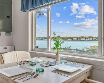 Water View Falmouth Gateway 3br Family Retreat - Falmouth - Matsal
