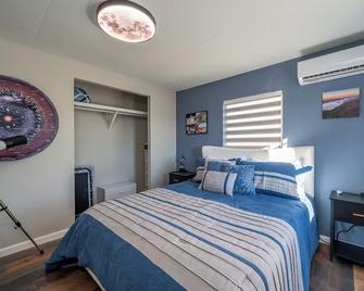 Secluded Western Retreat 3-bedroom house with EV Charger. Close to Death Valley - Amargosa Valley - Bedroom