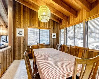 Three Peaks Hideaway - Black Butte Ranch - Restaurant