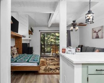Wilderness Hideaway-Across from the pool & spa - Shaver Lake