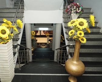 hotel Bajaj Residency - Nanded - Escaleras