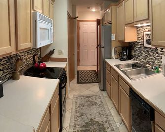 Great condo in mountain village. Close to Yellowstone - Big Sky - Küche