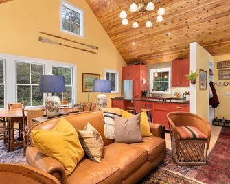 Charming Luxury 3-bedroom cottage in South Kingstown - South Kingstown - Sala de estar