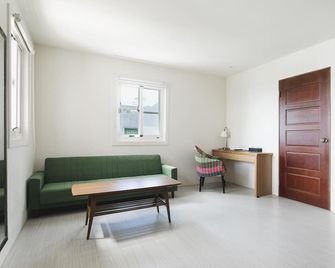 Lowpressure Surf Guesthouse - Donghe Township - Sala de estar
