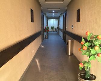 Hotel Ratan Royal Inn - Datia - Hallway