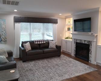Loft B Charming country style home near Lake Barkley, golf course and water park - Eddyville - Wohnzimmer