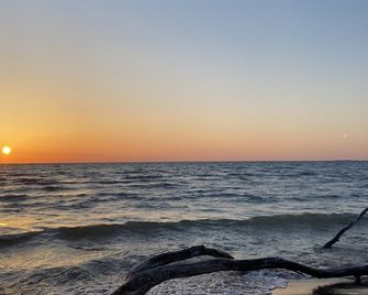 Oasis by the Bay Vacation Suites - Wasaga Beach